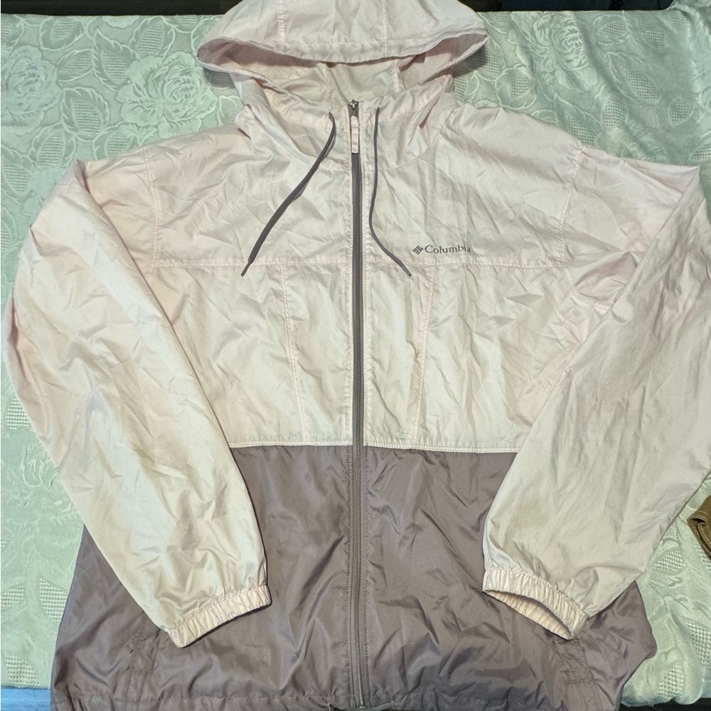 Columbia wind breaker